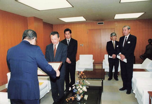 濵津 充が代表取締役社長に、濵津 幸男が取締役会長に就任